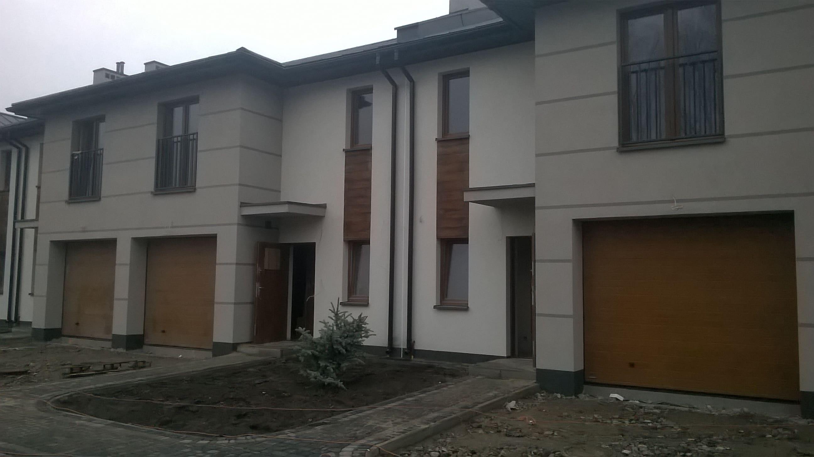 Szeregówka w Kobyłce przy ul. Borysów 3